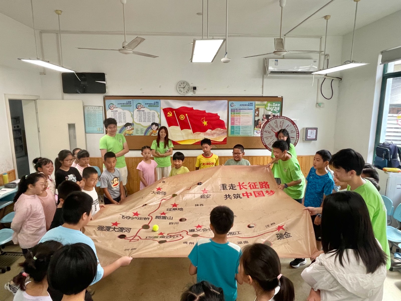 闵行区爱心暑托班开展“重走长征路 共筑中国梦”活动.jpg 闵行区爱心暑托班开展“重走长征路 共筑中国梦”活动.jpg